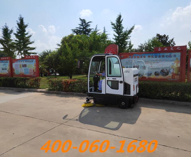 潔博士駕駛掃地車客戶案例-水富正向交通服務(wù)有限責(zé)任公司 潔博士駕駛掃地車客戶案例-水富正向交通服務(wù)有限責(zé)任公司